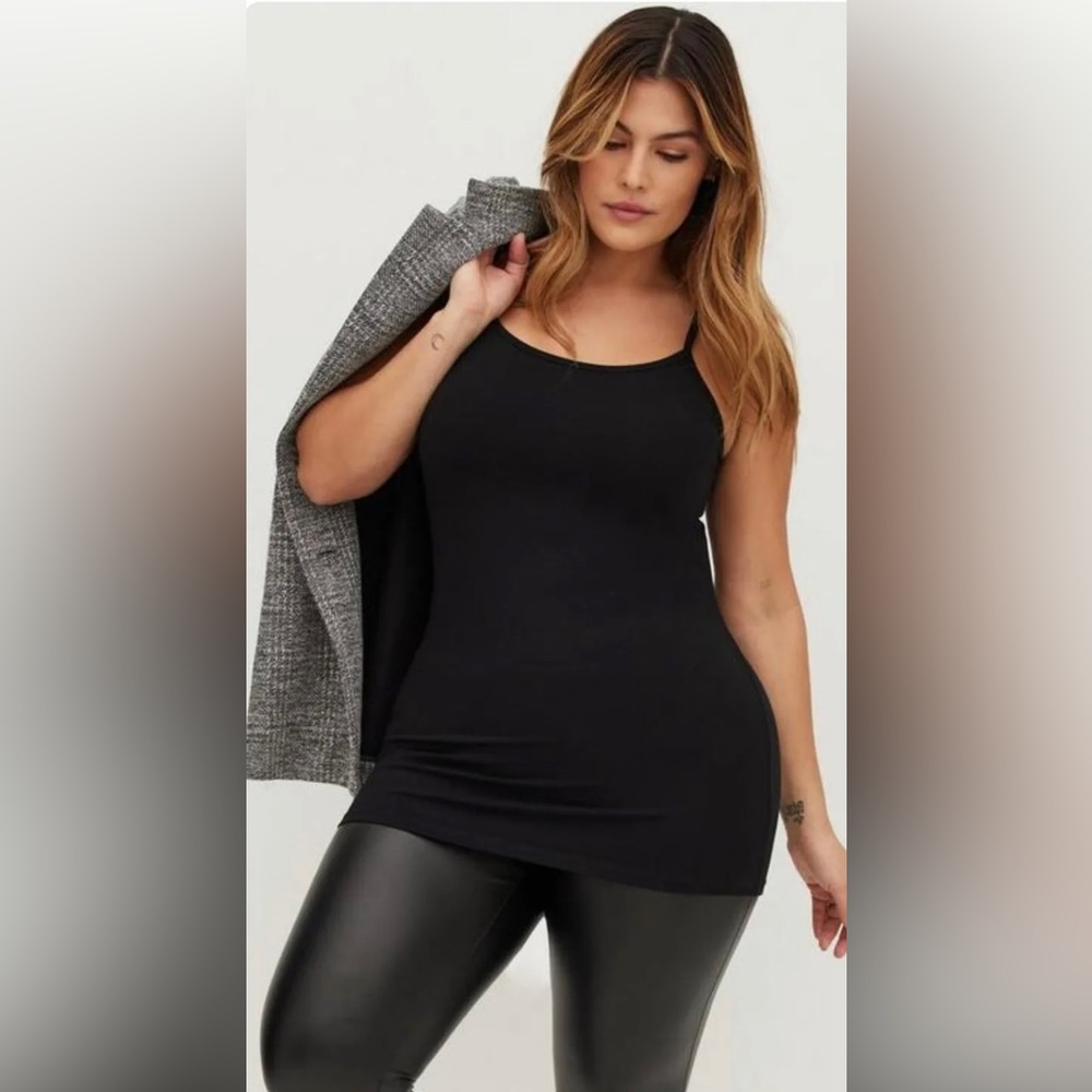 Torrid Size 2 Foxy Tunic Cami, Black